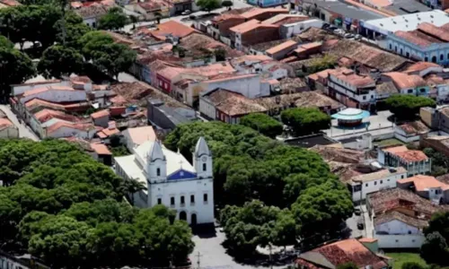 
				
					Guarda municipal suspeito de agredir adolescente na Bahia é solto
				
				