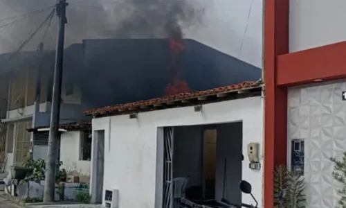 
				
					Homem ateia fogo em fios de cobre e provoca incêndio em residência
				
				