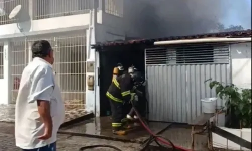 
				
					Homem ateia fogo em fios de cobre e provoca incêndio em residência
				
				