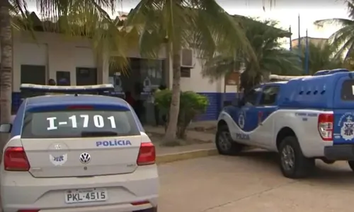 
				
					Cabeleireiro é morto na porta de casa em Senhor do Bonfim
				
				