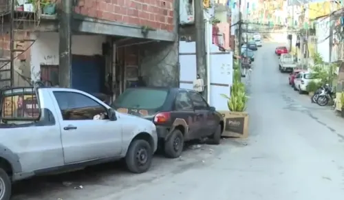 
				
					Homem de 44 anos é morto a tiros no Alto da Bola em Salvador
				
				