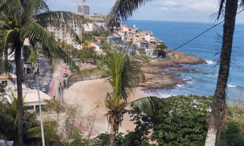 
				
					Homem é achado morto na praia de Ondina, em Salvador
				
				