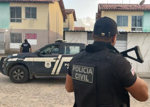 
				
					Homem é preso suspeito de estuprar filha de 11 anos na Bahia
				
				