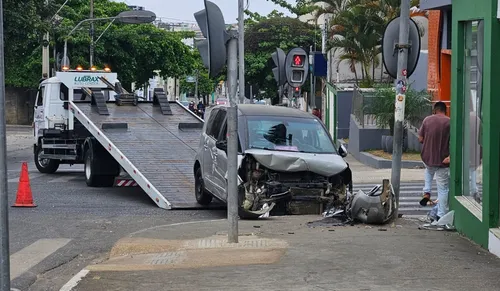 
				
					Homem fica ferido após acidente de carro em cruzamento na Bahia; VÍDEO
				
				