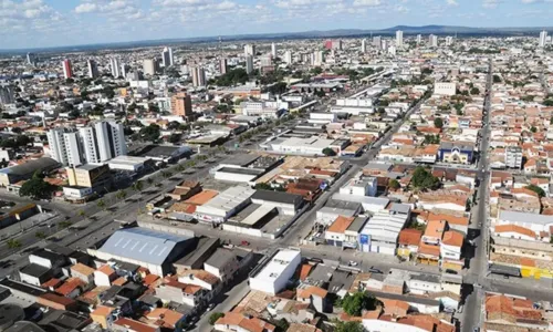 
				
					Homem morre após atravessar pista e ser baleado na Bahia
				
				