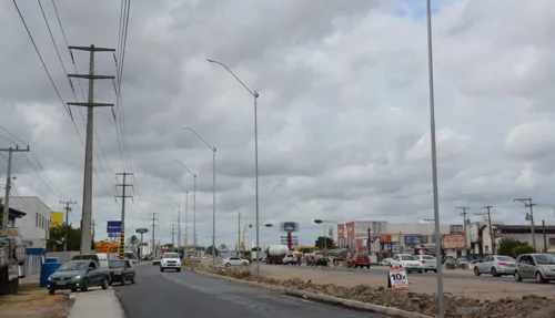 
				
					Homem morre atropelado por caminhão-baú em Feira de Santana
				
				