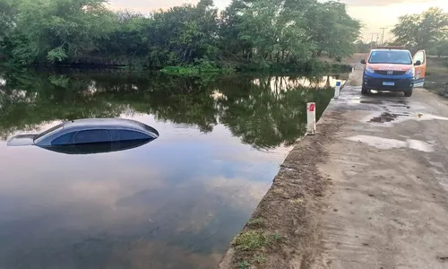 
				
					Homem perde controle de veículo e cai em barragem na Bahia
				
				