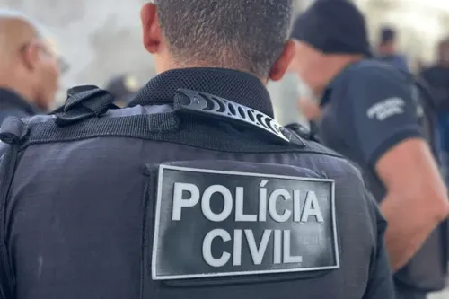 
				
					Corpo de jovem é encontrado em terreno baldio em Feira de Santana
				
				