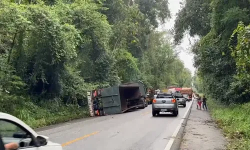 
				
					Idoso morre e duas pessoas ficam feridas em acidente em Uruçuca
				
				