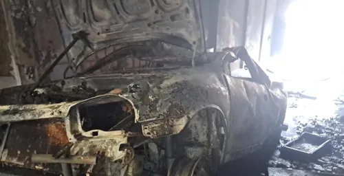 
				
					Ilhéus: oficina fica totalmente destruída após carro pegar fogo
				
				