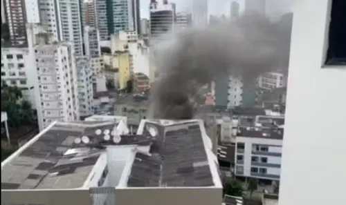 
				
					Incêndio atinge apartamento na Barra, em Salvador
				
				