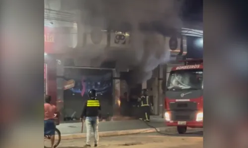 
				
					Incêndio deixa loja completamente destruída na Bahia; VÍDEO
				
				