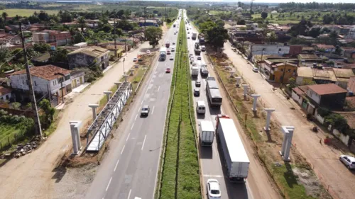 
				
					Intervenção na BR-324 muda tráfego em Feira de Santana neste domingo
				
				