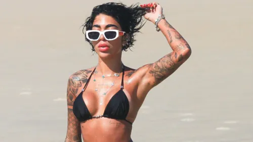 
				
					Irmã de Gabigol, Dhiovanna Barbosa exibe novo visual em praia; fotos
				
				