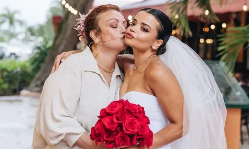 
				
					Irmã de Ivete Sangalo reage a casamento da filha, Camila Nunes; FOTOS
				
				