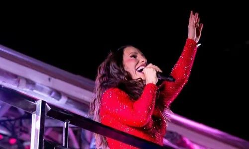 
				
					Ivete Sangalo passa novo perrengue em trio elétrico; VÍDEO
				
				