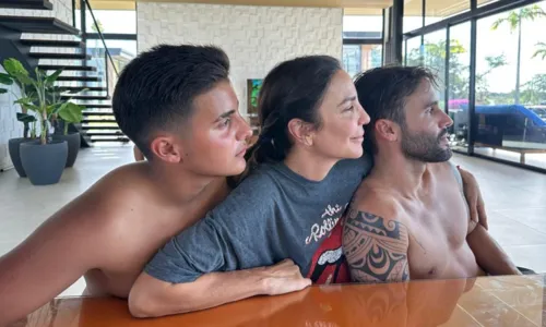 
				
					Ivete Sangalo posta fotos íntimas de família em homenagem ao marido
				
				