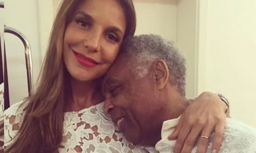 
				
					Ivete Sangalo se derrete por Gilberto Gil e o chama de 'rei'
				
				