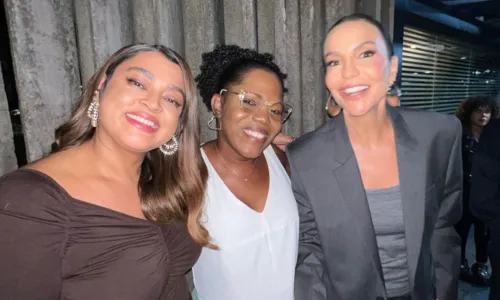 
				
					Ivete Sangalo se reúne com amigos íntimos na Globo
				
				