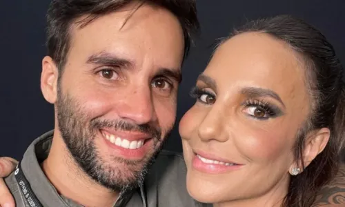 
				
					Ivete Sangalo e marido são vistos em momento íntimo durante arraiá
				
				