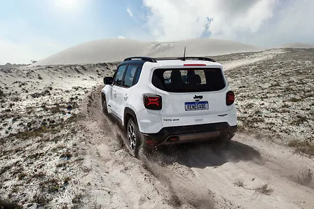 
				
					Jeep Renegade ganha novas versões na linha 2025
				
				