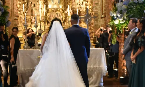 
				
					João Gomes casa com mãe do filho em cerimônia de luxo em Recife
				
				