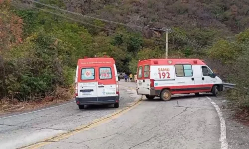 
				
					Jovem morre e duas pessoas ficam feridas em acidente na Bahia
				
				