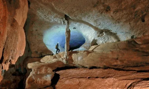 
				
					Justiça determina suspensão de obra sobre caverna na Bahia
				
				