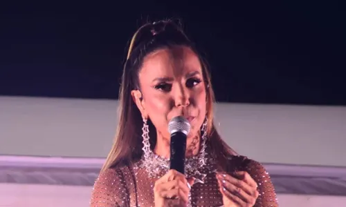 
				
					Ivete Sangalo passa novo perrengue em trio elétrico; VÍDEO
				
				