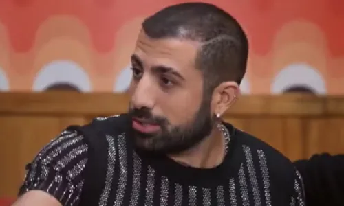 
				
					Kaysar revela ser especialista em sexo anal: '10 anos de experiência'
				
				