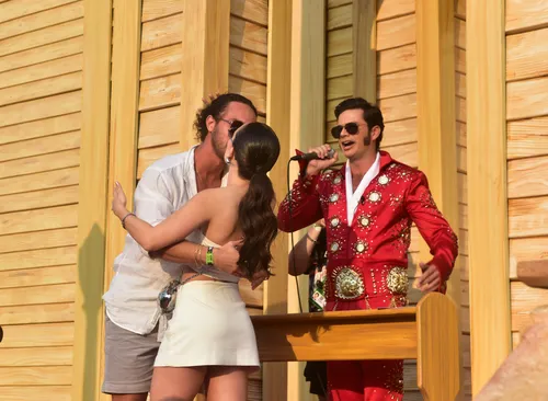 
				
					Larissa Manoela renova votos de casamento no Rock in Rio; FOTOS
				
				