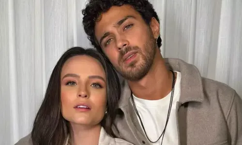 
				
					Larissa Manoela se pronuncia após vidente prever fim de casamento
				
				