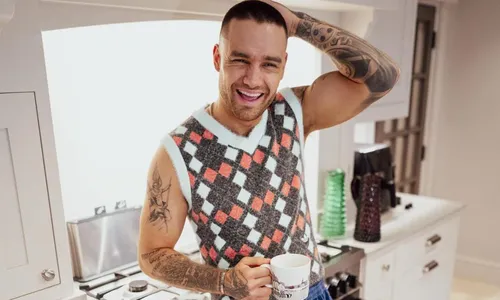 
				
					Liam Payne: vazam supostas fotos do quarto do cantor
				
				