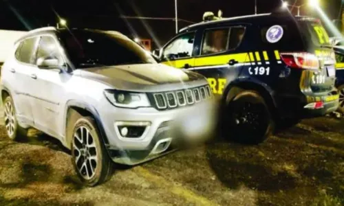 
				
					Líder de facção criminosa é preso com carro roubado na Bahia
				
				