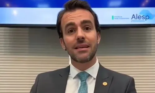 
				
					Lucas Bove nega ter agredido Cíntia Chagas e declaração revolta web
				
				