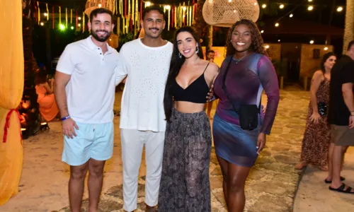 
				
					Lucas Pizane e ex-'BBBs' se reencontram em evento no Maranhão; FOTOS
				
				