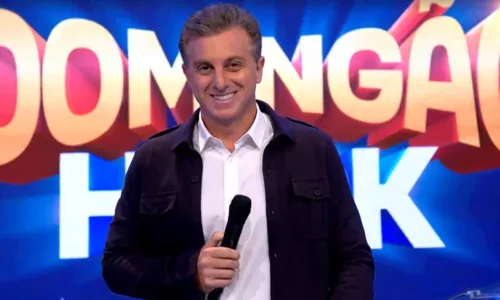 
				
					Luciano Huck cai da escada e é levado às pressas ao hospital
				
				