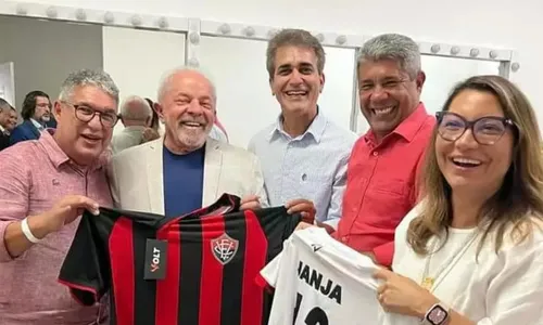 
				
					Lula revela torcida pelo Vitória na Bahia: 'Divergência com maioria'
				
				