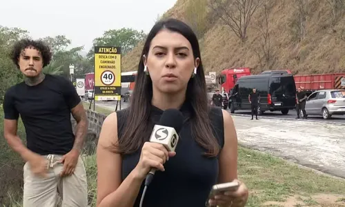 
				
					MC Livinho é detonado após fazer dancinha atrás de repórter ao vivo
				
				