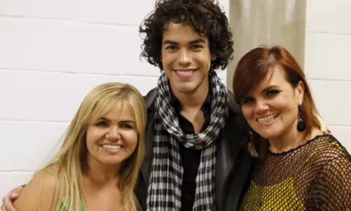 
				
					Mãe de Sam Alves, do The Voice, faz cirurgia de risco e cantor reage
				
				