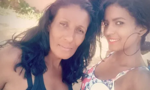 
				
					Mãe e filha são assassinadas a facadas na zona rural de Juazeiro
				
				