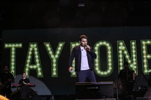 
				
					Tayrone grava DVD intimista em Salvador; saiba quando
				
				