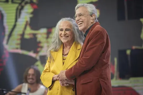 

					Maria Bethânia ganha homenagem emocionante de Caetano Veloso; veja

				