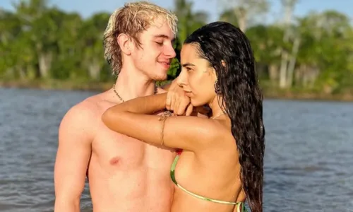 
					Juliano Floss quebra silêncio após fim com Marina Sena e faz revelação
				
				