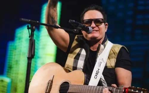 
				
					Vídeo: Bruno canta ao lado de Marrone de papelão durante show na Bahia
				
				