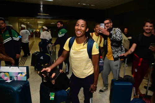 
				
					Medalhistas do judô voltam ao Brasil após vitórias nas Olimpíadas
				
				