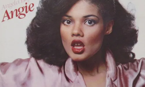 
				
					Morre aos 70 anos cantora de R&B Angela Bofill
				
				