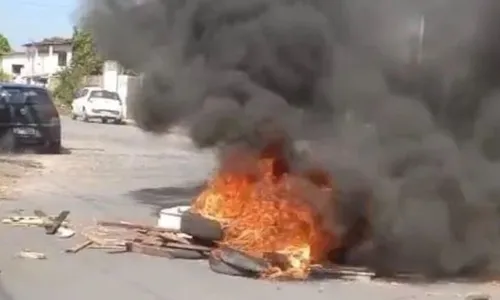 
				
					Morre jovem baleado pela polícia que 'brincava de assalto' na Bahia
				
				