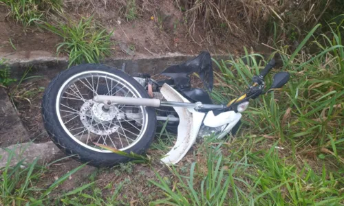 
				
					Motociclista de 25 anos morre após colidir em mureta em Mucuri
				
				