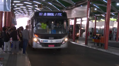 
				
					Motorista de ônibus ganha festa de aniversário surpresa na Bahia
				
				